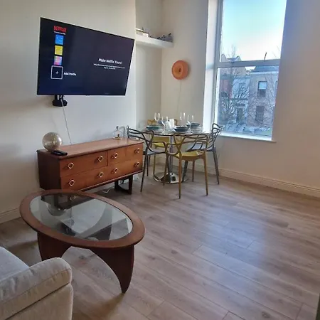 Cosy 1bd In Refurbed Victorian House Heart Of D6 * دبلن