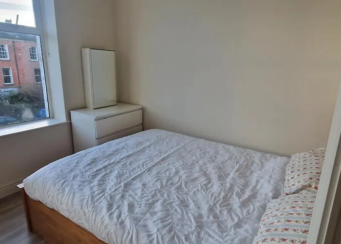 Cosy 1bd In Refurbed Victorian House Heart Of D6 * دبلن